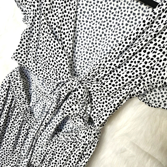 Vintage Style Cropped Tie-Front Polka Dot Romper - Picture 3 of 5